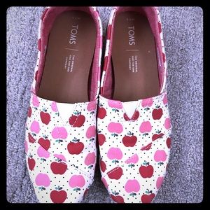 Toms Apple print shoes